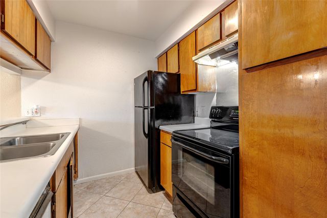 3005 Walnut Bend Lane 12, Houston, TX 77042