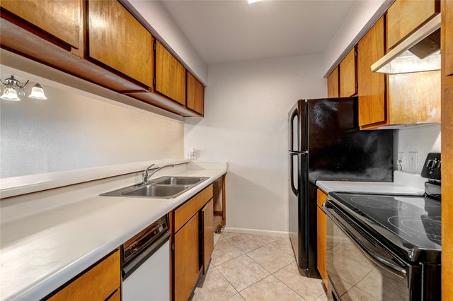 3005 Walnut Bend Lane 12, Houston, TX 77042