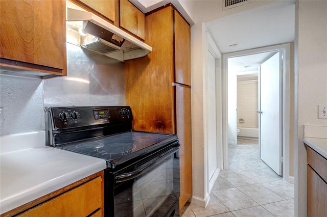 3005 Walnut Bend Lane 12, Houston, TX 77042