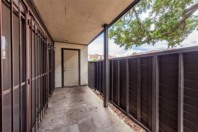 3005 Walnut Bend Lane 12, Houston, TX 77042