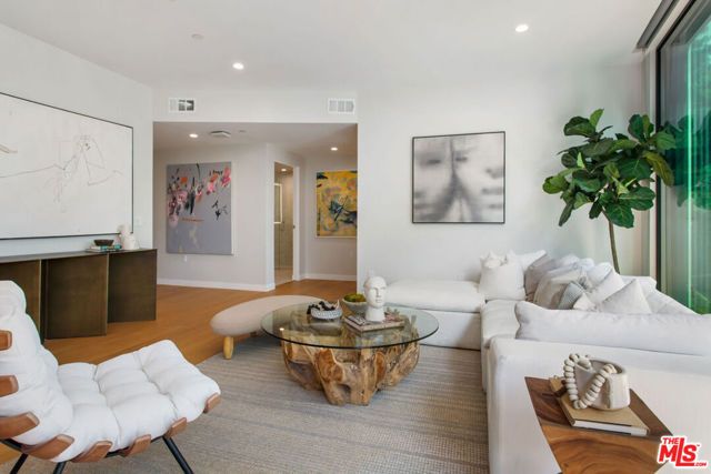 11600 Dunstan Way 202, Los Angeles, CA 90049