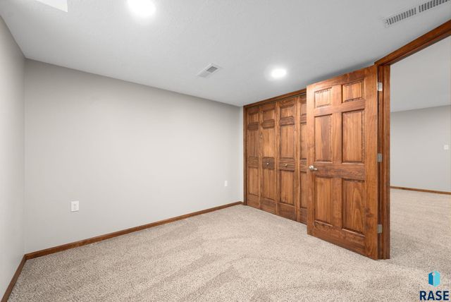 3009 S Greenwood Ave Avenue, Sioux Falls, SD 57106