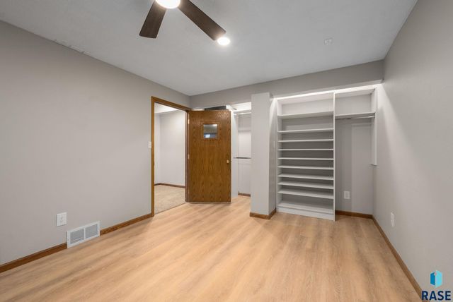 3009 S Greenwood Ave Avenue, Sioux Falls, SD 57106