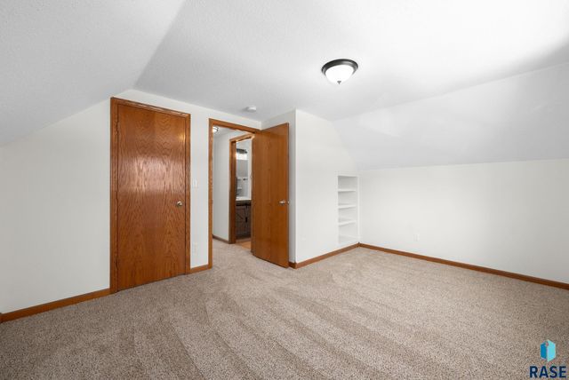 3009 S Greenwood Ave Avenue, Sioux Falls, SD 57106