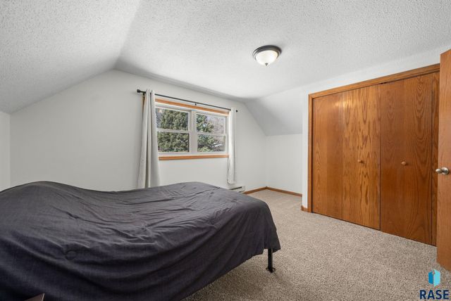 3009 S Greenwood Ave Avenue, Sioux Falls, SD 57106