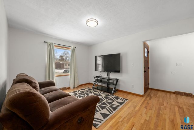 3009 S Greenwood Ave Avenue, Sioux Falls, SD 57106