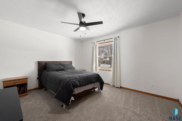 3009 S Greenwood Ave Avenue, Sioux Falls, SD 57106