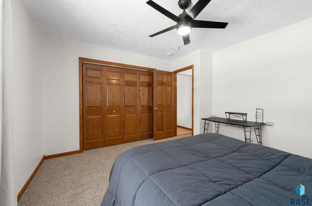 3009 S Greenwood Ave Avenue, Sioux Falls, SD 57106