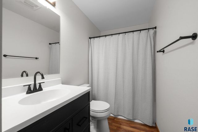 3009 S Greenwood Ave Avenue, Sioux Falls, SD 57106