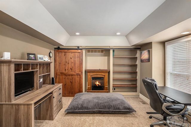 3135 Valley Oaks Drive, White Lake, MI 48383