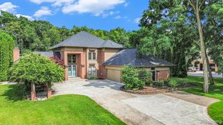 3135 Valley Oaks Drive, White Lake, MI 48383