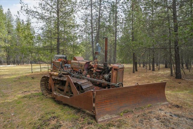 28202 N Bruce Rd, Chattaroy, WA 99003