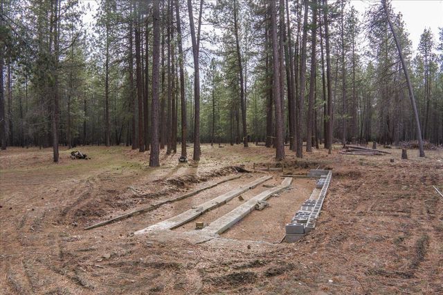 28202 N Bruce Rd, Chattaroy, WA 99003