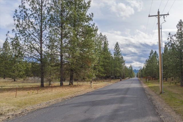 28202 N Bruce Rd, Chattaroy, WA 99003