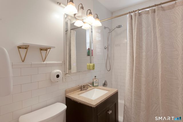 7 4th Street APT 3H, Stamford, CT 06905