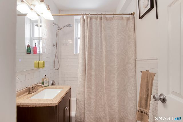 7 4th Street APT 3H, Stamford, CT 06905