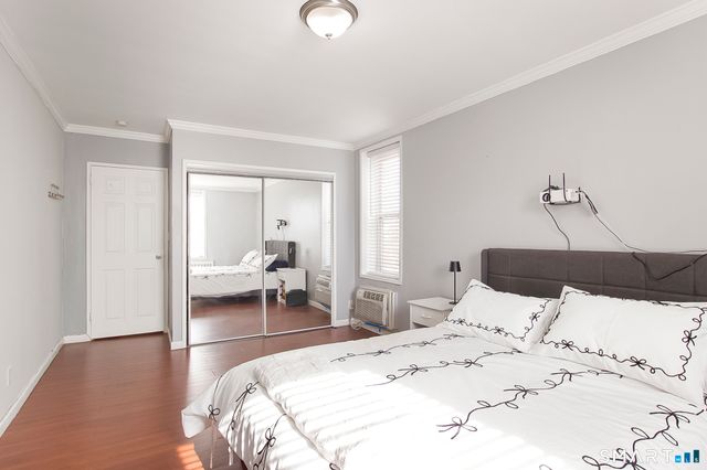 7 4th Street APT 3H, Stamford, CT 06905