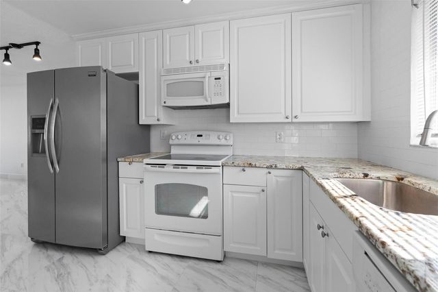 7050 VERSAILLES N, Pinellas Park, FL 33781