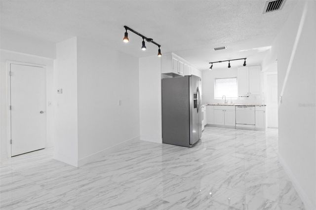 7050 VERSAILLES N, Pinellas Park, FL 33781