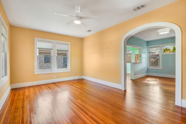 4823 Fannin Drive, Galveston, TX 77551