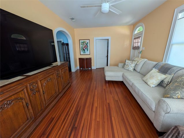 4823 Fannin Drive, Galveston, TX 77551