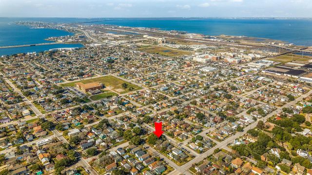 4823 Fannin Drive, Galveston, TX 77551