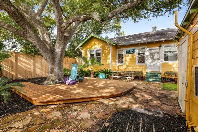 4823 Fannin Drive, Galveston, TX 77551