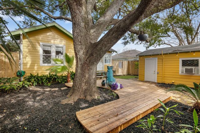 4823 Fannin Drive, Galveston, TX 77551