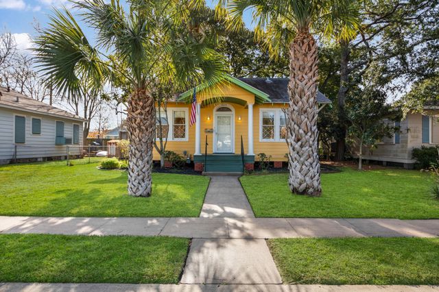 4823 Fannin Drive, Galveston, TX 77551