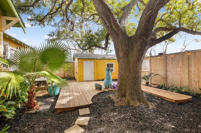 4823 Fannin Drive, Galveston, TX 77551