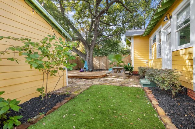 4823 Fannin Drive, Galveston, TX 77551