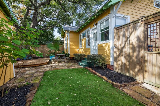 4823 Fannin Drive, Galveston, TX 77551