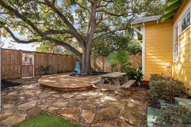 4823 Fannin Drive, Galveston, TX 77551