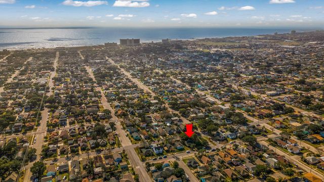 4823 Fannin Drive, Galveston, TX 77551