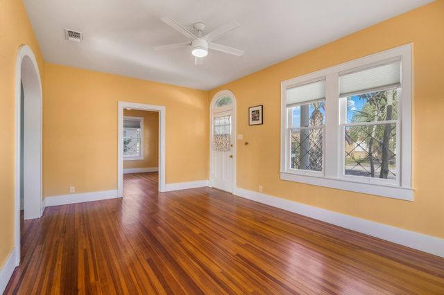 4823 Fannin Drive, Galveston, TX 77551