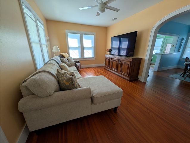 4823 Fannin Drive, Galveston, TX 77551