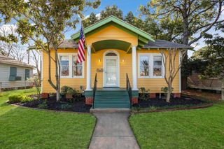 4823 Fannin Drive, Galveston, TX 77551