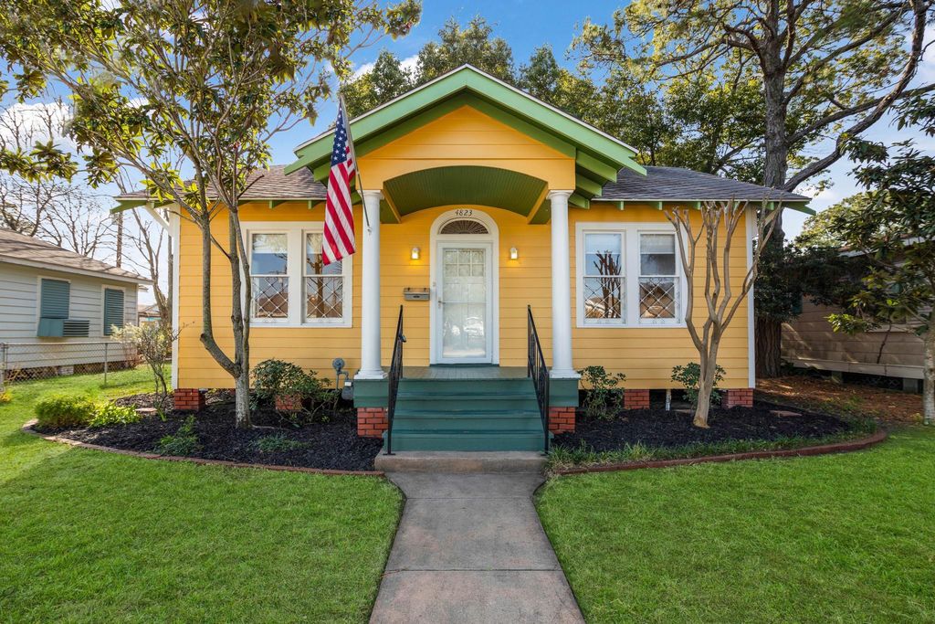 4823 Fannin Drive, Galveston, TX 77551