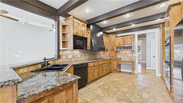 5205 S Bent Tree Drive, Rogers, AR 72745