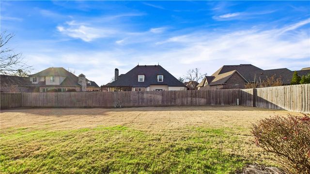 5205 S Bent Tree Drive, Rogers, AR 72745