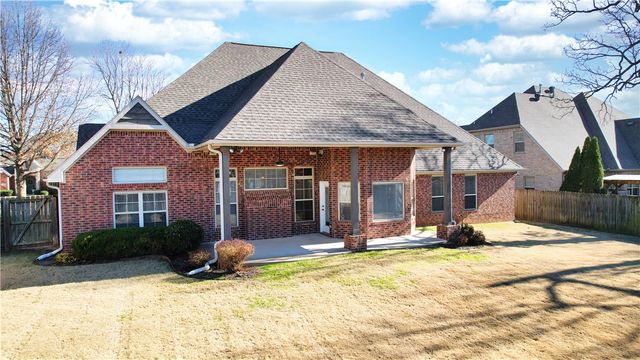 5205 S Bent Tree Drive, Rogers, AR 72745