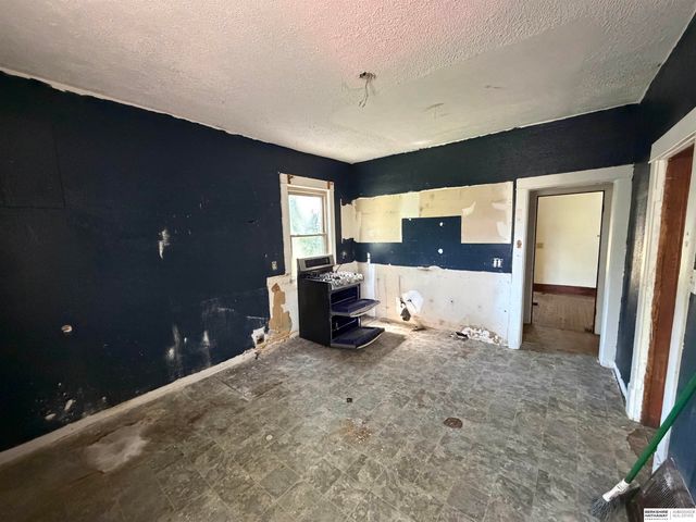 2427 Ellison Avenue, Omaha, NE 68111