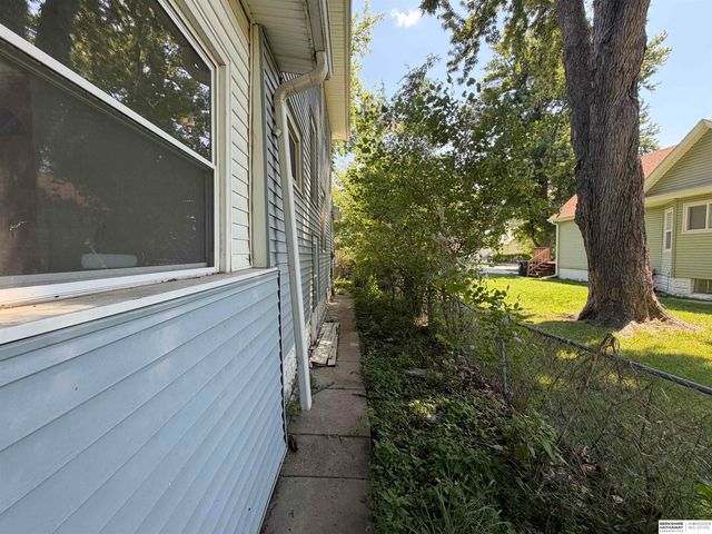 2427 Ellison Avenue, Omaha, NE 68111
