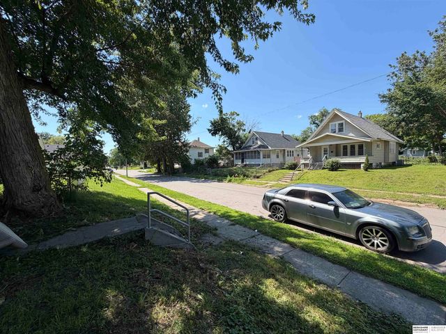 2427 Ellison Avenue, Omaha, NE 68111