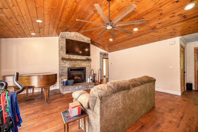 5001 Sheppards Trl, Garden Valley, CA 95633
