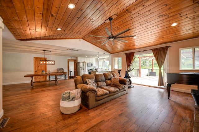 5001 Sheppards Trl, Garden Valley, CA 95633
