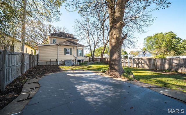 238 Houston Street, St Charles, MO 63301