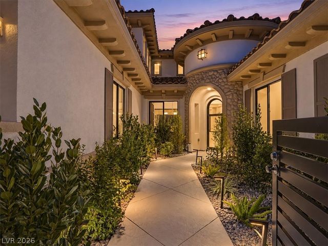 1967 Cherry Creek Circle, Las Vegas, NV 89135