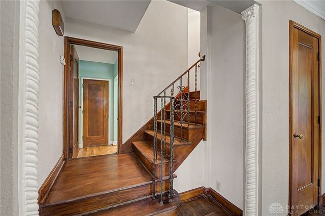 24 Monteray Road, Oakwood, OH 45419
