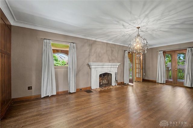 24 Monteray Road, Oakwood, OH 45419